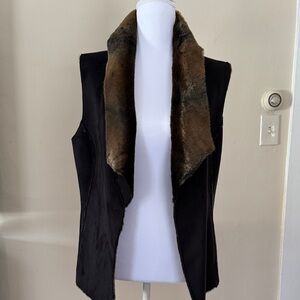 Orvis Black Vest with Brown Faux Fur Collar and faux lined inside.